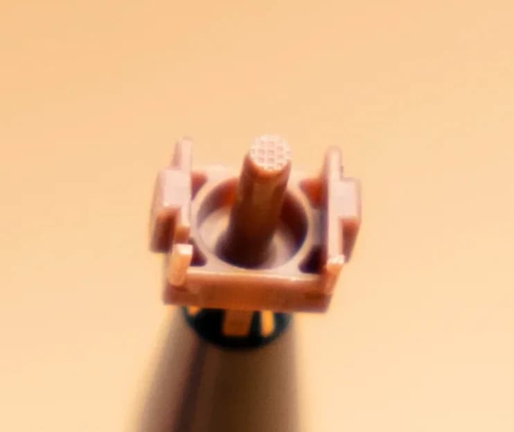 Close-up of the patterned waffle-shaped pole tip on an HMX Caramel Pudding V2 stem.